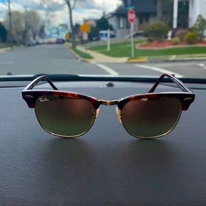 Ray-Ban Clubmaster Classic Tortoise size 51mm